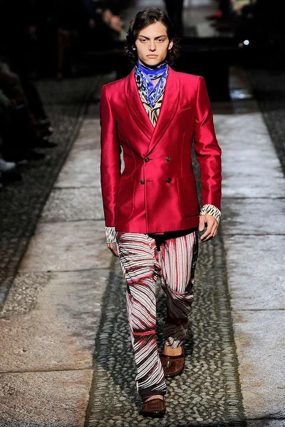 Look 13